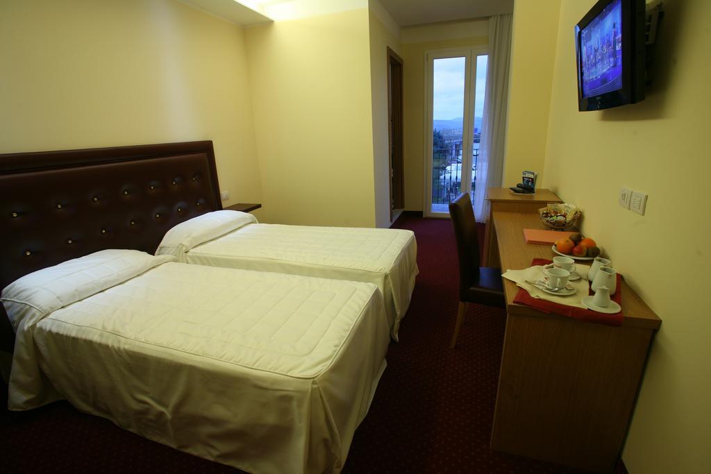 Hotel Il Perugino Corciano Bagian luar foto
